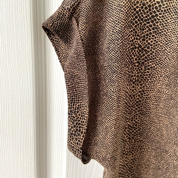Sheer leopard print short sleeve top - Picture 3 of 4